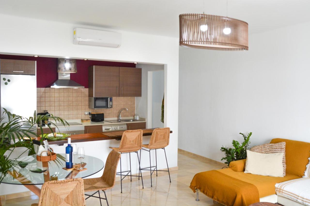 Apartamentos Mares De Lava - Puerto Del Carmen 卡门港 外观 照片